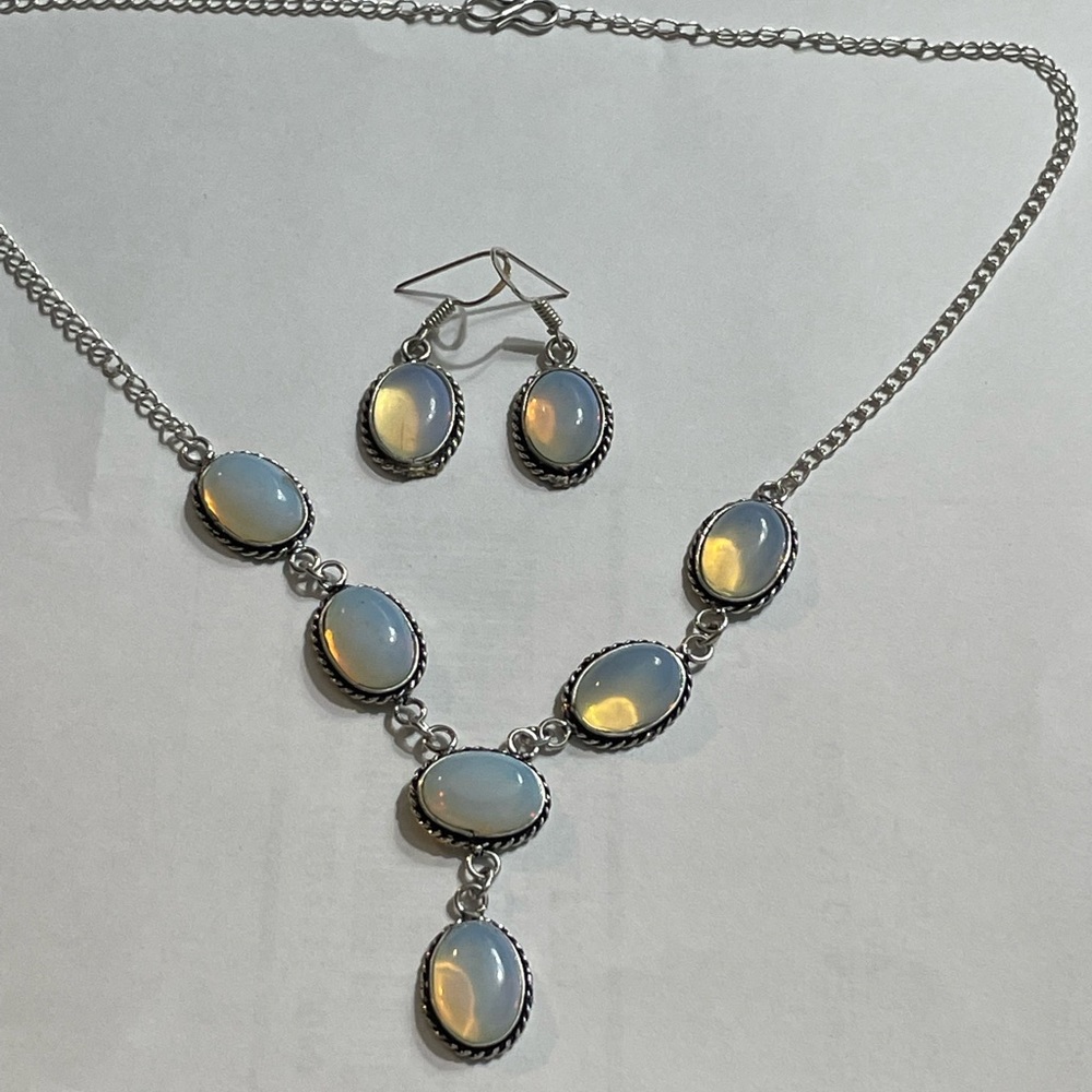 New Silver Plated Moonstone Gem Necklace and Earring Set